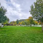 Pirineos Jacetania 3000 مكان تخييم