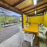 مكان تخييم Pirineos Jacetania 3000 *
